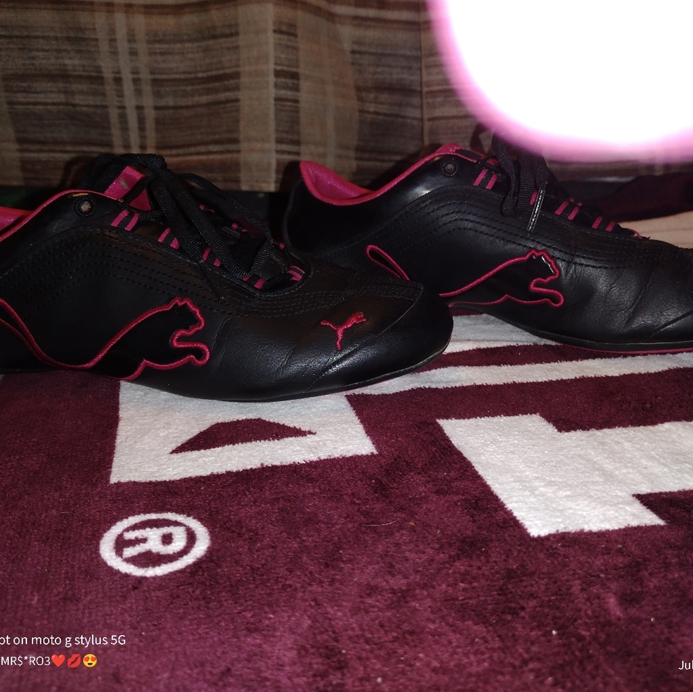 Puma Lifestyle woman's Black & Pink Light weight running shoes (Brand New)